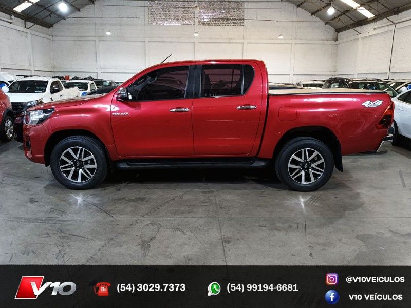 TOYOTA HILUX 2.8 SRV 4X4 CD 16V 2019/2020 V10 VEÍCULOS CAXIAS DO SUL / Carros no Vale
