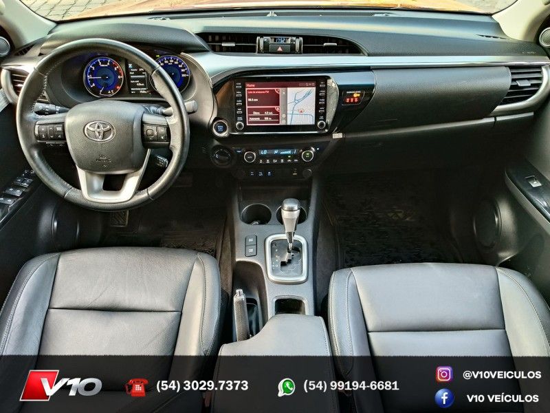 TOYOTA HILUX 2.8 SRV 4X4 CD 16V 2019/2020 V10 VEÍCULOS CAXIAS DO SUL / Carros no Vale