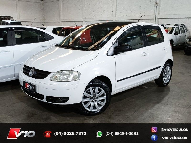 VOLKSWAGEN FOX 1.0 MI PLUS 8V 2004/2005 V10 VEÍCULOS CAXIAS DO SUL / Carros no Vale