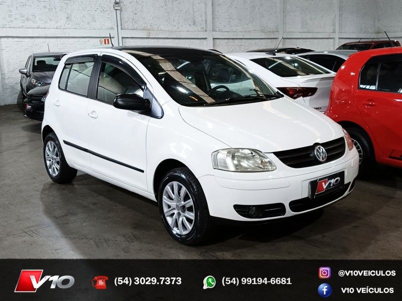 VOLKSWAGEN FOX 1.0 MI PLUS 8V 2004/2005 V10 VEÍCULOS CAXIAS DO SUL / Carros no Vale