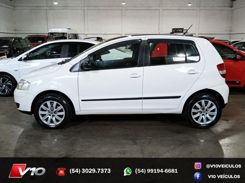 VOLKSWAGEN FOX 1.0 MI PLUS 8V 2004/2005 V10 VEÍCULOS CAXIAS DO SUL / Carros no Vale