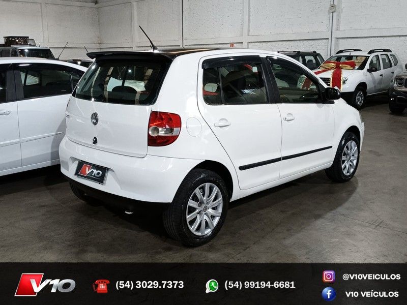 VOLKSWAGEN FOX 1.0 MI PLUS 8V 2004/2005 V10 VEÍCULOS CAXIAS DO SUL / Carros no Vale