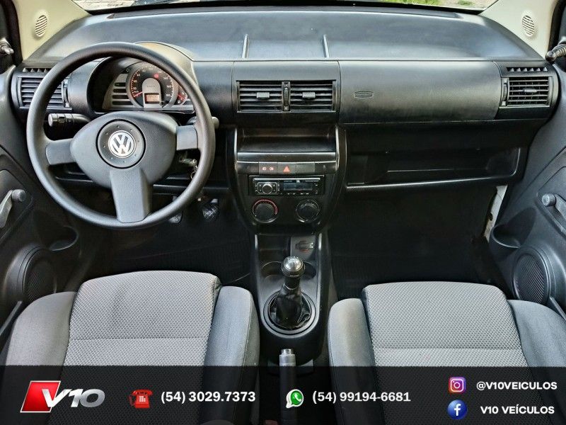 VOLKSWAGEN FOX 1.0 MI PLUS 8V 2004/2005 V10 VEÍCULOS CAXIAS DO SUL / Carros no Vale