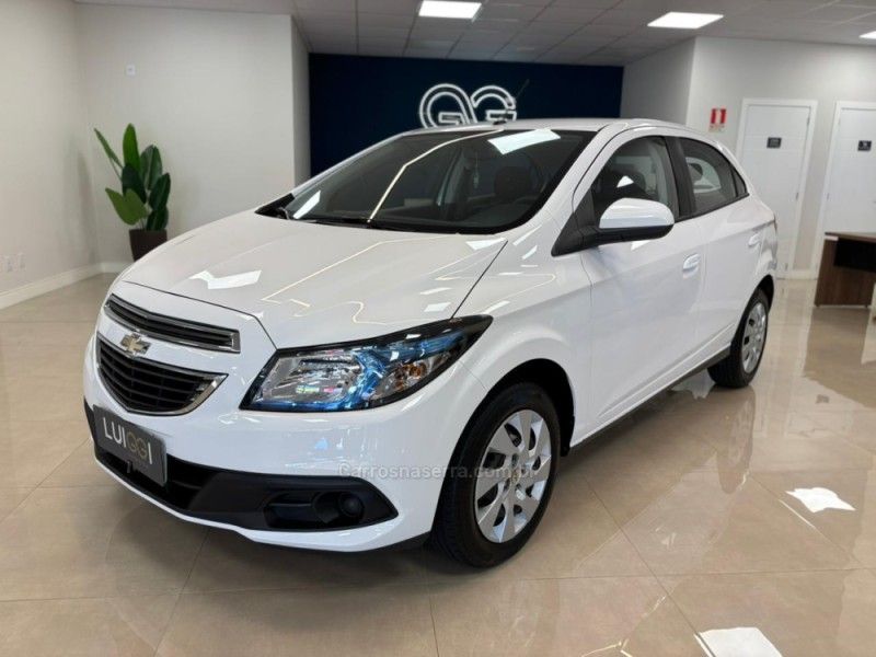 CHEVROLET ONIX 1.4 MPFI LT 8V 2013/2014 LUIGGI AUTOMÓVEIS CARLOS BARBOSA / Carros no Vale