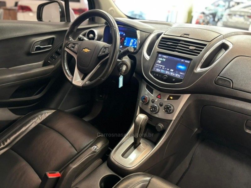 CHEVROLET TRACKER 1.8 MPFI LTZ 4X2 16V 2014/2014 LUIGGI AUTOMÓVEIS CARLOS BARBOSA / Carros no Vale