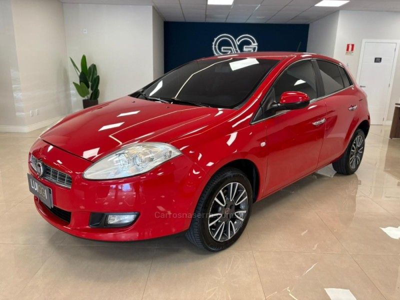 FIAT BRAVO 1.8 ESSENCE 16V 2013/2014 LUIGGI AUTOMÓVEIS CARLOS BARBOSA / Carros no Vale