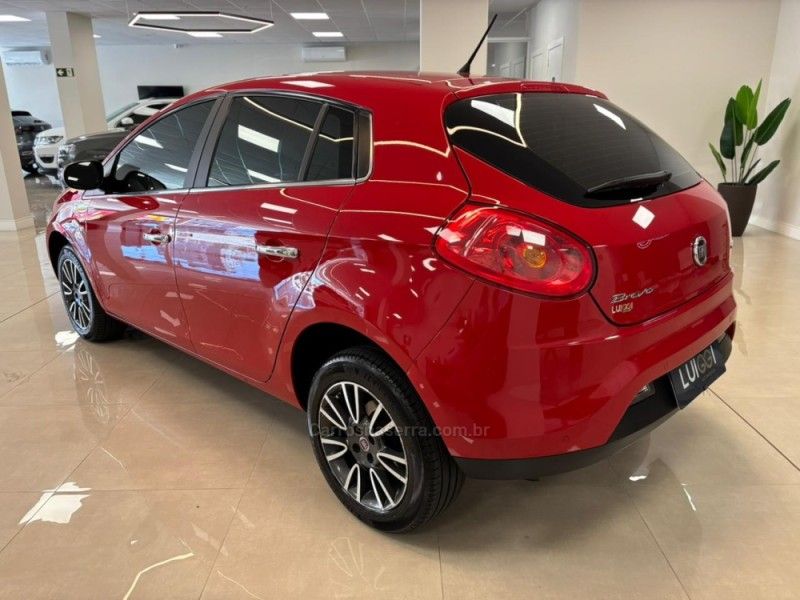 FIAT BRAVO 1.8 ESSENCE 16V 2013/2014 LUIGGI AUTOMÓVEIS CARLOS BARBOSA / Carros no Vale