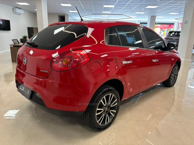 FIAT BRAVO 1.8 ESSENCE 16V 2013/2014 LUIGGI AUTOMÓVEIS CARLOS BARBOSA / Carros no Vale