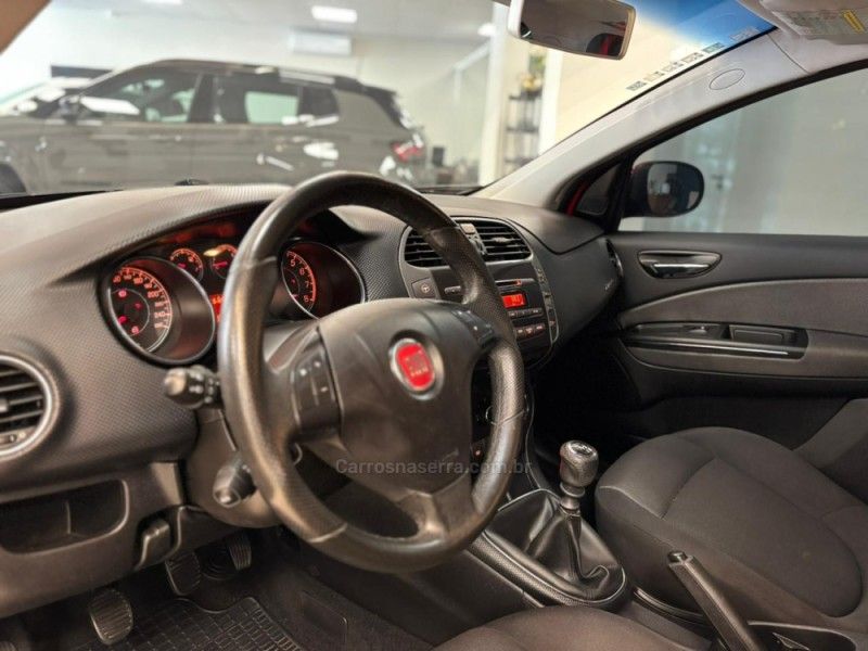 FIAT BRAVO 1.8 ESSENCE 16V 2013/2014 LUIGGI AUTOMÓVEIS CARLOS BARBOSA / Carros no Vale