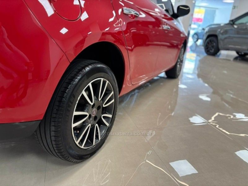 FIAT BRAVO 1.8 ESSENCE 16V 2013/2014 LUIGGI AUTOMÓVEIS CARLOS BARBOSA / Carros no Vale