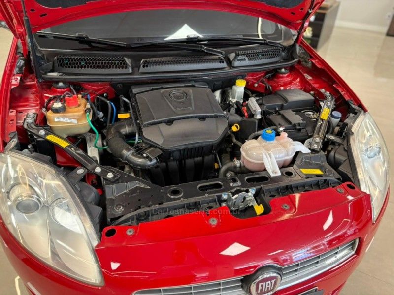 FIAT BRAVO 1.8 ESSENCE 16V 2013/2014 LUIGGI AUTOMÓVEIS CARLOS BARBOSA / Carros no Vale