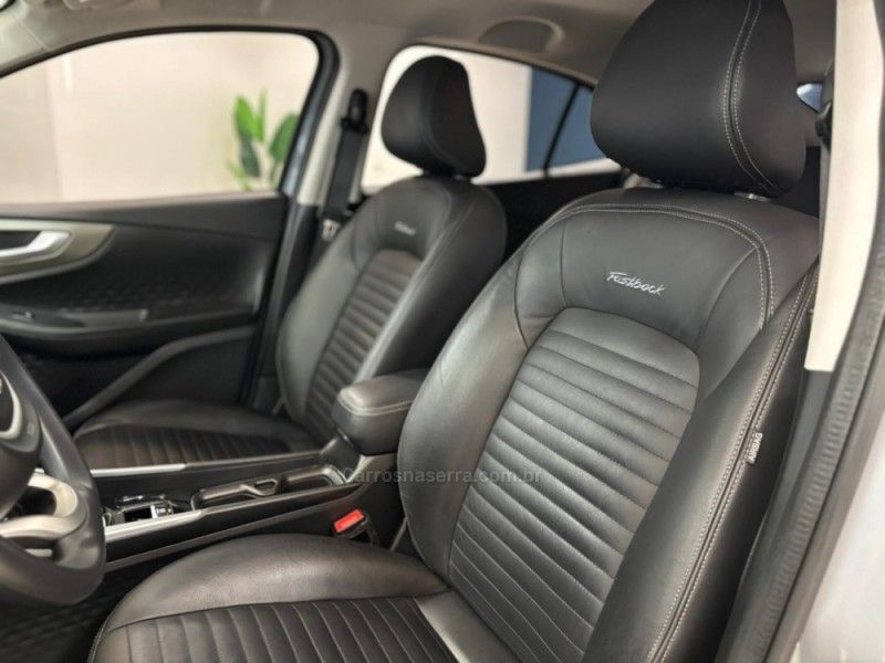 FIAT FASTBACK 1.0 200 TURBO DRIVE 2023/2024 LUIGGI AUTOMÓVEIS CARLOS BARBOSA / Carros no Vale