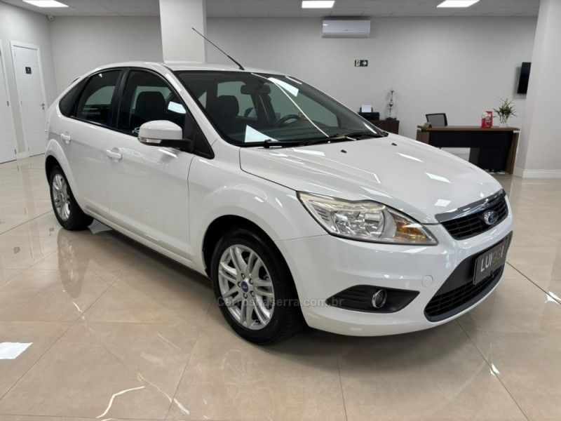 FORD FOCUS 2.0 HC 16V 2010/2011 LUIGGI AUTOMÓVEIS CARLOS BARBOSA / Carros no Vale