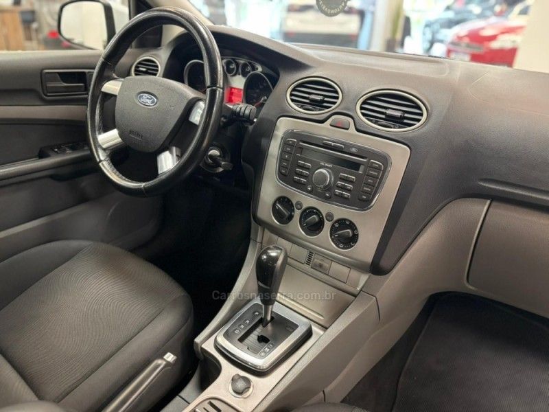 FORD FOCUS 2.0 HC 16V 2010/2011 LUIGGI AUTOMÓVEIS CARLOS BARBOSA / Carros no Vale