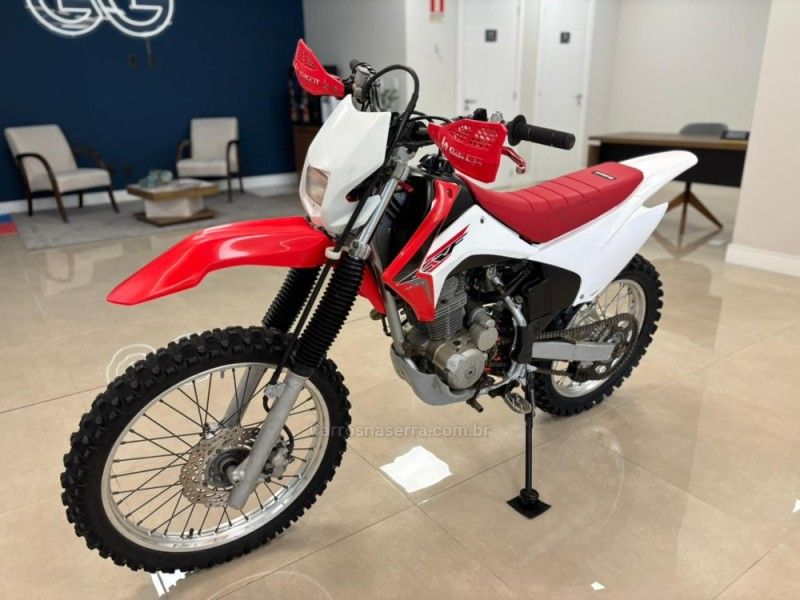 Honda Motos CRF 230F 2016/2016 LUIGGI AUTOMÓVEIS CARLOS BARBOSA / Carros no Vale