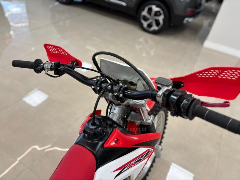 Honda Motos CRF 230F 2016/2016 LUIGGI AUTOMÓVEIS CARLOS BARBOSA / Carros no Vale