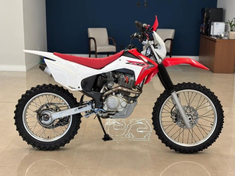 Honda Motos CRF 230F 2016/2016 LUIGGI AUTOMÓVEIS CARLOS BARBOSA / Carros no Vale