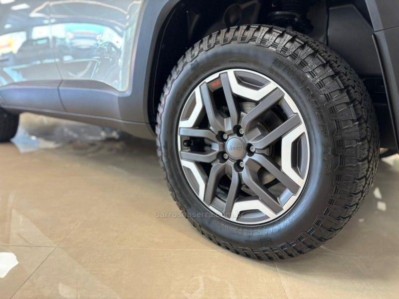 JEEP RENEGADE 1.3 TRAILHAWK T270 16V TURBO 4×4 2022/2022 LUIGGI AUTOMÓVEIS CARLOS BARBOSA / Carros no Vale