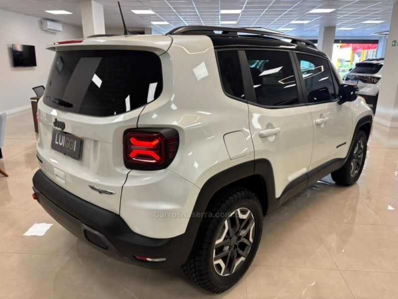 JEEP RENEGADE 1.3 TRAILHAWK T270 16V TURBO 4×4 2022/2022 LUIGGI AUTOMÓVEIS CARLOS BARBOSA / Carros no Vale