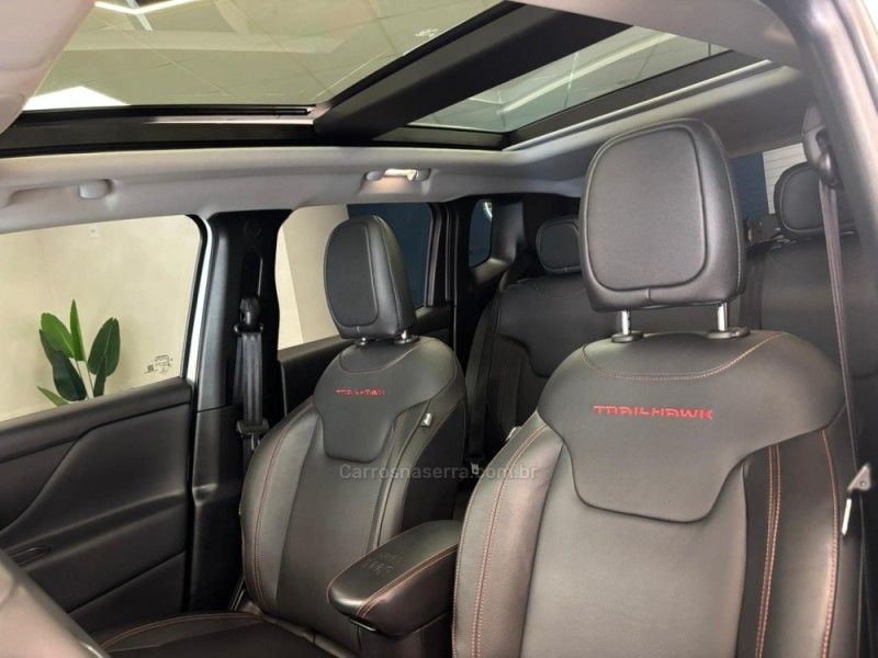 JEEP RENEGADE 1.3 TRAILHAWK T270 16V TURBO 4×4 2022/2022 LUIGGI AUTOMÓVEIS CARLOS BARBOSA / Carros no Vale