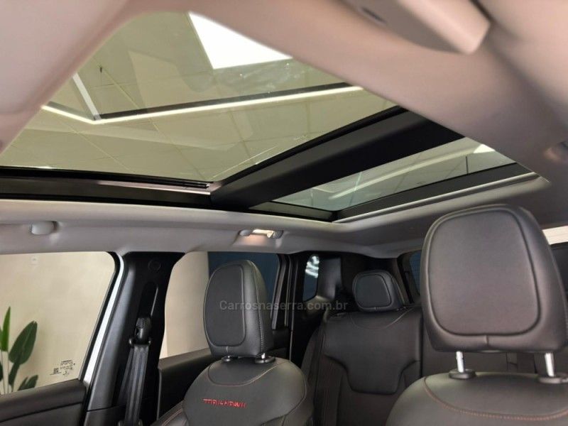 JEEP RENEGADE 1.3 TRAILHAWK T270 16V TURBO 4×4 2022/2022 LUIGGI AUTOMÓVEIS CARLOS BARBOSA / Carros no Vale