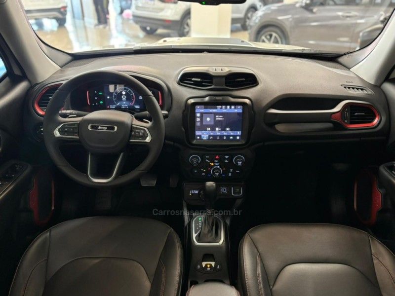 JEEP RENEGADE 1.3 TRAILHAWK T270 16V TURBO 4×4 2022/2022 LUIGGI AUTOMÓVEIS CARLOS BARBOSA / Carros no Vale