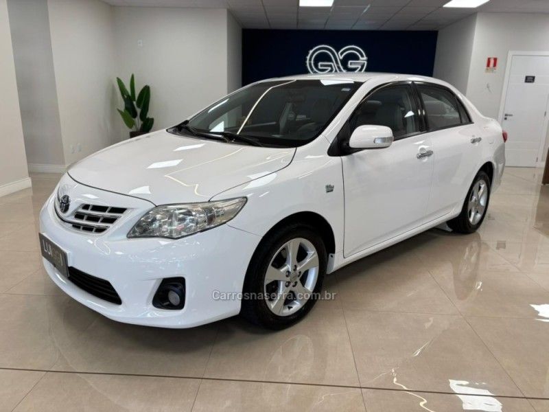 TOYOTA COROLLA 2.0 XEI 16V 2013/2014 LUIGGI AUTOMÓVEIS CARLOS BARBOSA / Carros no Vale