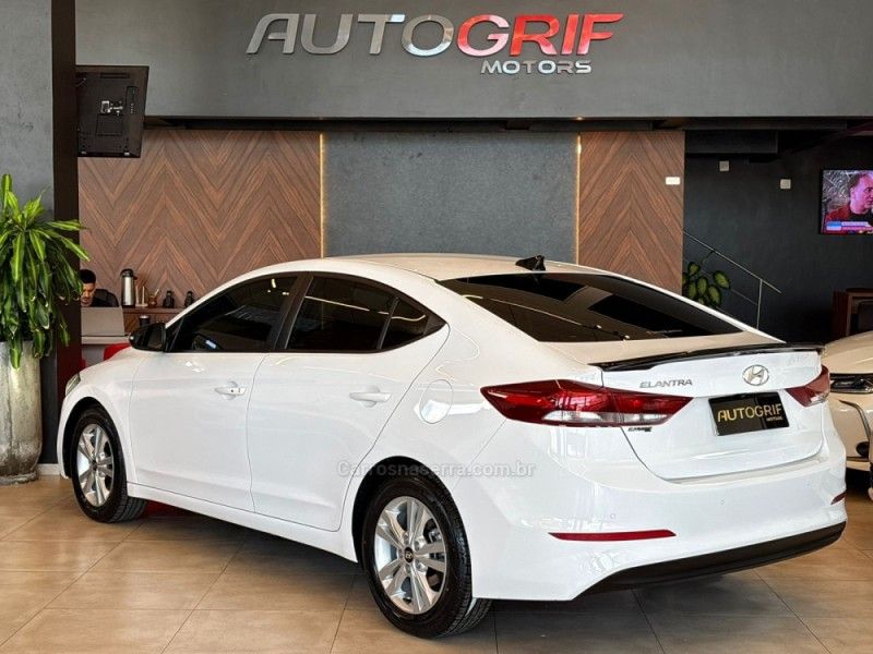 HYUNDAI ELANTRA 2.0 GLS 16V 2017/2017 AUTOGRIF MOTORS CAMPO BOM / Carros no Vale