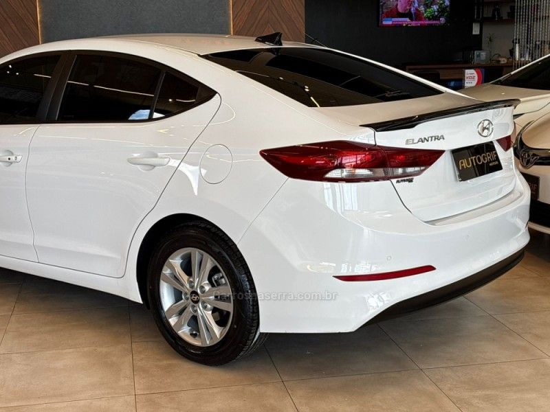 HYUNDAI ELANTRA 2.0 GLS 16V 2017/2017 AUTOGRIF MOTORS CAMPO BOM / Carros no Vale