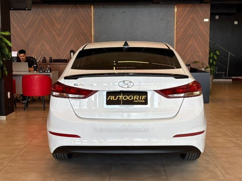HYUNDAI ELANTRA 2.0 GLS 16V 2017/2017 AUTOGRIF MOTORS CAMPO BOM / Carros no Vale