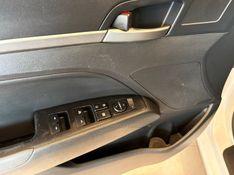 HYUNDAI ELANTRA 2.0 GLS 16V 2017/2017 AUTOGRIF MOTORS CAMPO BOM / Carros no Vale