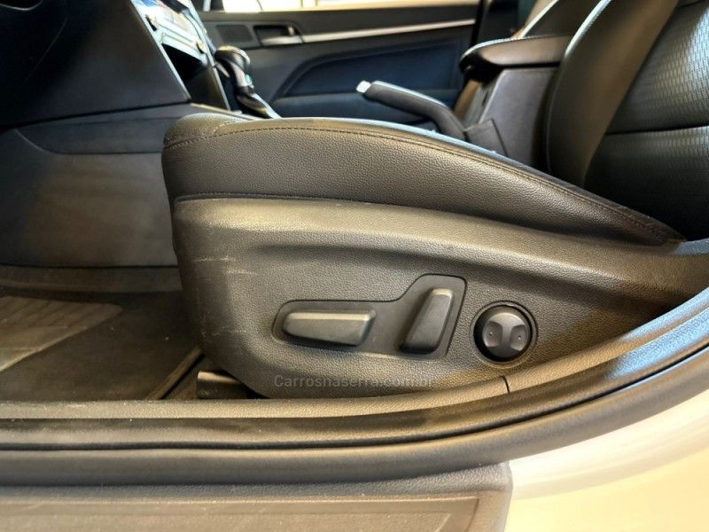 HYUNDAI ELANTRA 2.0 GLS 16V 2017/2017 AUTOGRIF MOTORS CAMPO BOM / Carros no Vale