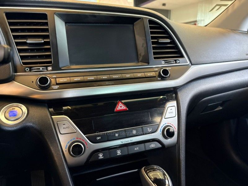 HYUNDAI ELANTRA 2.0 GLS 16V 2017/2017 AUTOGRIF MOTORS CAMPO BOM / Carros no Vale