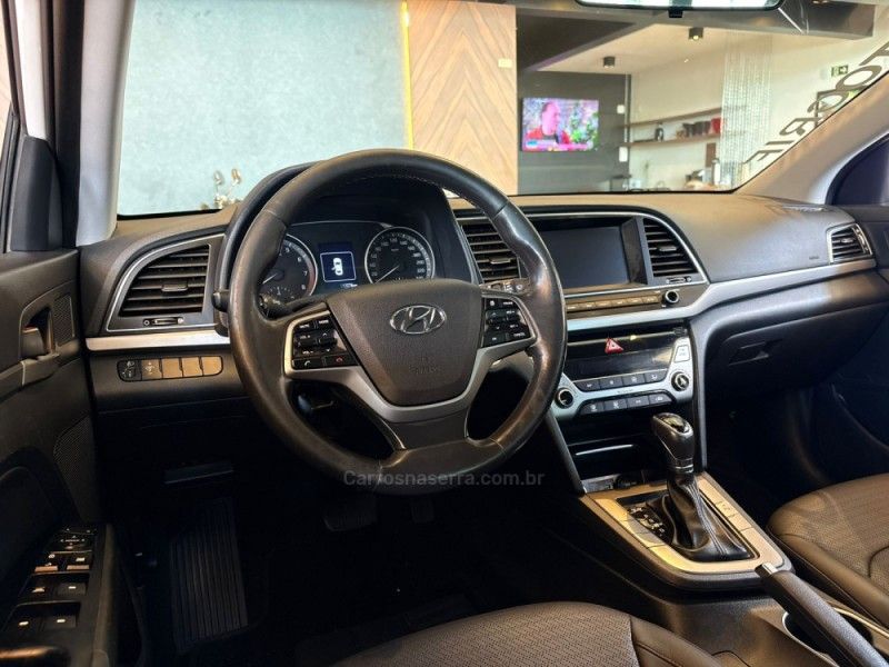 HYUNDAI ELANTRA 2.0 GLS 16V 2017/2017 AUTOGRIF MOTORS CAMPO BOM / Carros no Vale