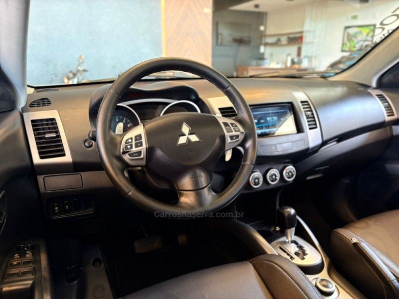 MITSUBISHI OUTLANDER 3.0 GT4 4X4 V6 24V 2010/2011 AUTOGRIF MOTORS CAMPO BOM / Carros no Vale