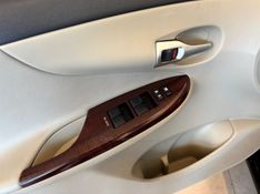 TOYOTA COROLLA 2.0 ALTIS 16V 2014/2014 AUTOGRIF MOTORS CAMPO BOM / Carros no Vale