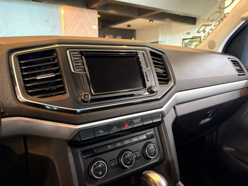 VOLKSWAGEN AMAROK 3.0 V6 TDI HIGHLINE CD 4MOTION 2018/2018 AUTOGRIF MOTORS CAMPO BOM / Carros no Vale
