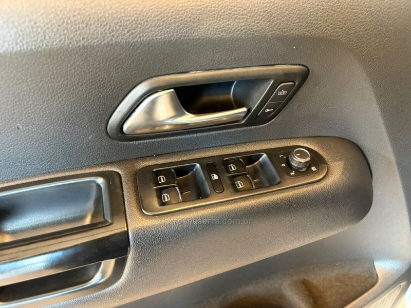 VOLKSWAGEN AMAROK 3.0 V6 TDI HIGHLINE CD 4MOTION 2018/2018 AUTOGRIF MOTORS CAMPO BOM / Carros no Vale
