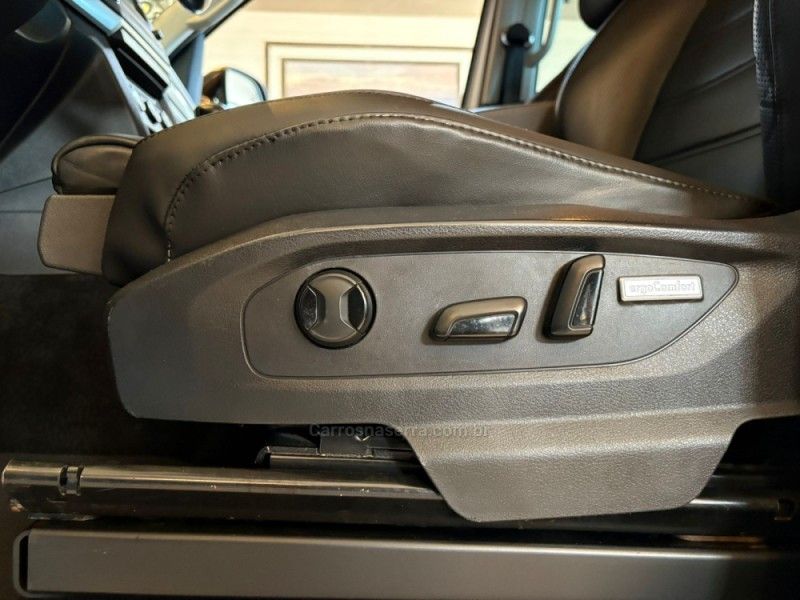 VOLKSWAGEN AMAROK 3.0 V6 TDI HIGHLINE CD 4MOTION 2018/2018 AUTOGRIF MOTORS CAMPO BOM / Carros no Vale