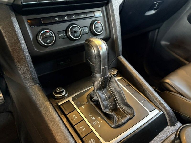 VOLKSWAGEN AMAROK 3.0 V6 TDI HIGHLINE CD 4MOTION 2018/2018 AUTOGRIF MOTORS CAMPO BOM / Carros no Vale