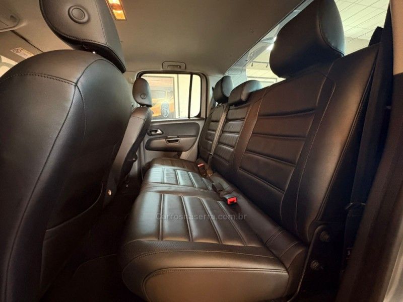VOLKSWAGEN AMAROK 3.0 V6 TDI HIGHLINE CD 4MOTION 2018/2018 AUTOGRIF MOTORS CAMPO BOM / Carros no Vale