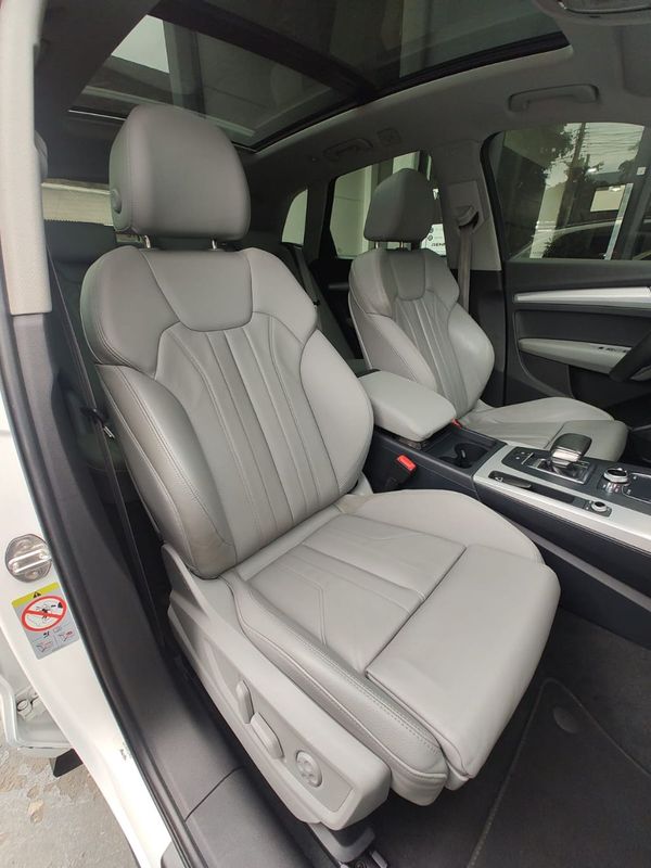 Audi Q5 Ambiente 2.0 TFSI Quattro S Tronic 2017/2018 RENNER AUTOMÓVEIS LAJEADO / Carros no Vale