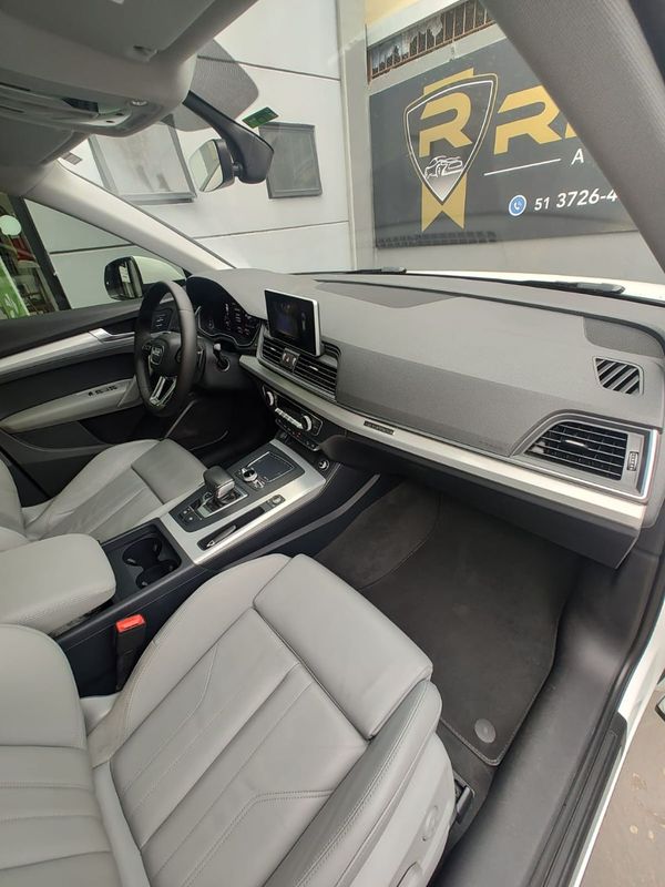 Audi Q5 Ambiente 2.0 TFSI Quattro S Tronic 2017/2018 RENNER AUTOMÓVEIS LAJEADO / Carros no Vale