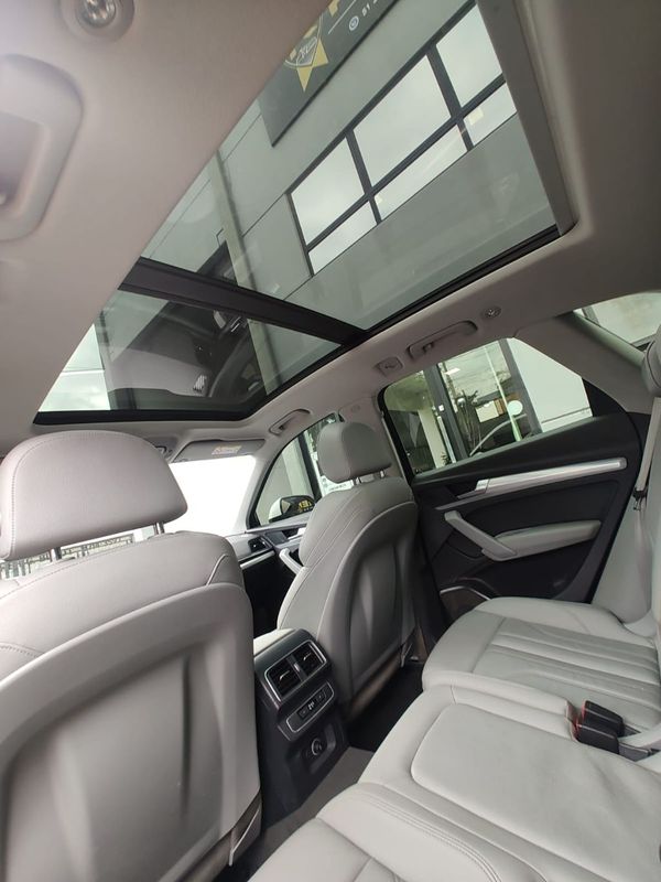 Audi Q5 Ambiente 2.0 TFSI Quattro S Tronic 2017/2018 RENNER AUTOMÓVEIS LAJEADO / Carros no Vale