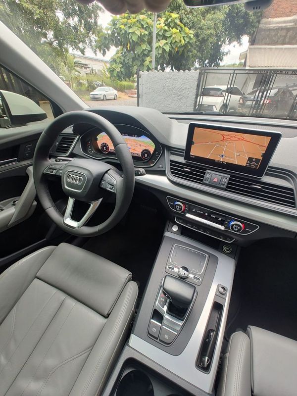 Audi Q5 Ambiente 2.0 TFSI Quattro S Tronic 2017/2018 RENNER AUTOMÓVEIS LAJEADO / Carros no Vale