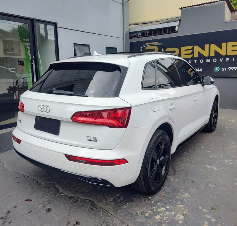 Audi Q5 Ambiente 2.0 TFSI Quattro S Tronic 2017/2018 RENNER AUTOMÓVEIS LAJEADO / Carros no Vale