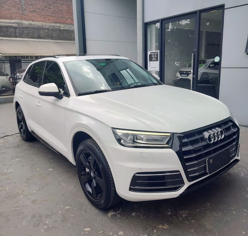 Audi Q5 Ambiente 2.0 TFSI Quattro S Tronic 2017/2018 RENNER AUTOMÓVEIS LAJEADO / Carros no Vale