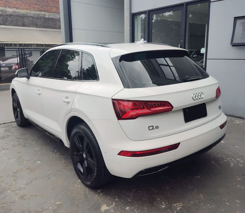 Audi Q5 Ambiente 2.0 TFSI Quattro S Tronic 2017/2018 RENNER AUTOMÓVEIS LAJEADO / Carros no Vale