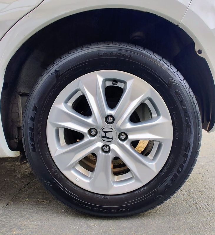 Honda Fit LX 1.4/ 8V/16V Mec. 2012/2013 RENNER AUTOMÓVEIS LAJEADO / Carros no Vale