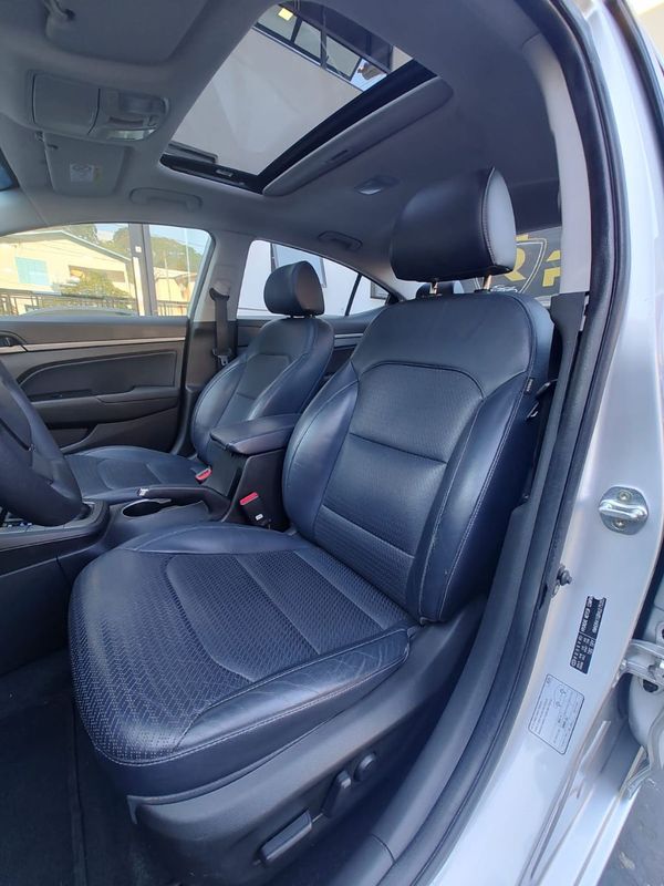 Hyundai Elantra Special Edit 2.0 16V 2016/2017 RENNER AUTOMÓVEIS LAJEADO / Carros no Vale Hyundai Elantra Special Edit 2.0 16V 2016/2017 RENNER AUTOMÓVEIS LAJEADO / Carros no Vale
